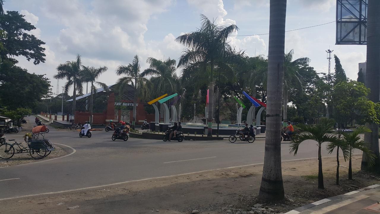 מלון Cepu Simpang Tujuh מראה חיצוני תמונה